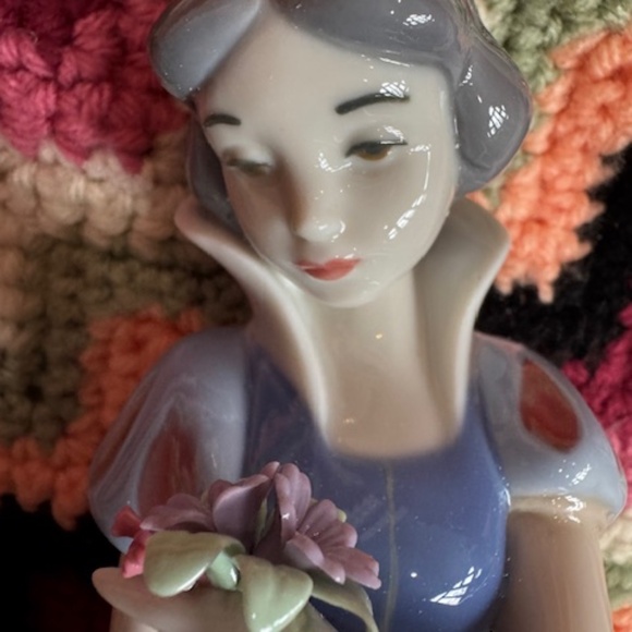 Lladro NAO Snow White Disney Princess Sculpture Figurine - Picture 12 of 16